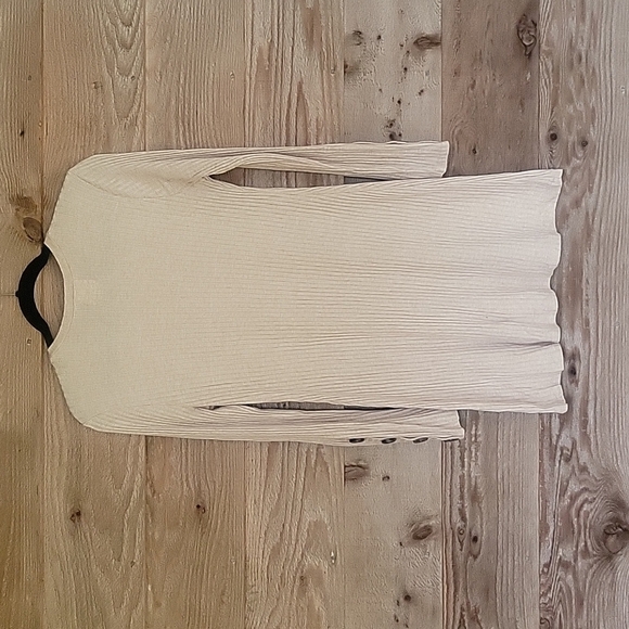 Harper Oatmeal Sweater Dress with Brown Buttons at the Wrist Size Large - Picture 5 of 5